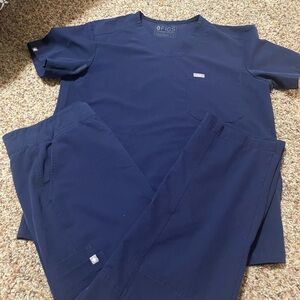 FIGS Men’s Navy scrub top & bottom set
